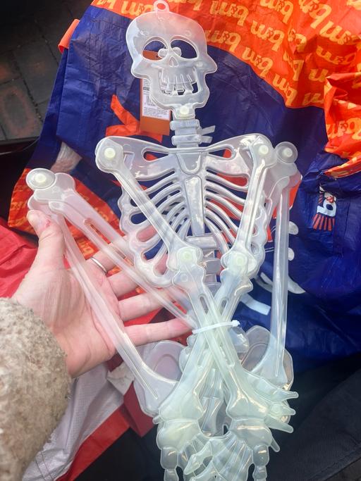  — 1m glow in the dark skeleton 2£ each a few