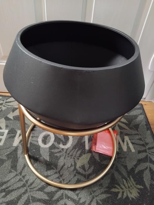  — M&S metal planter black and gold