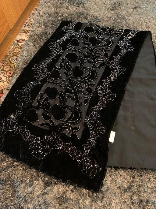  — Scarf