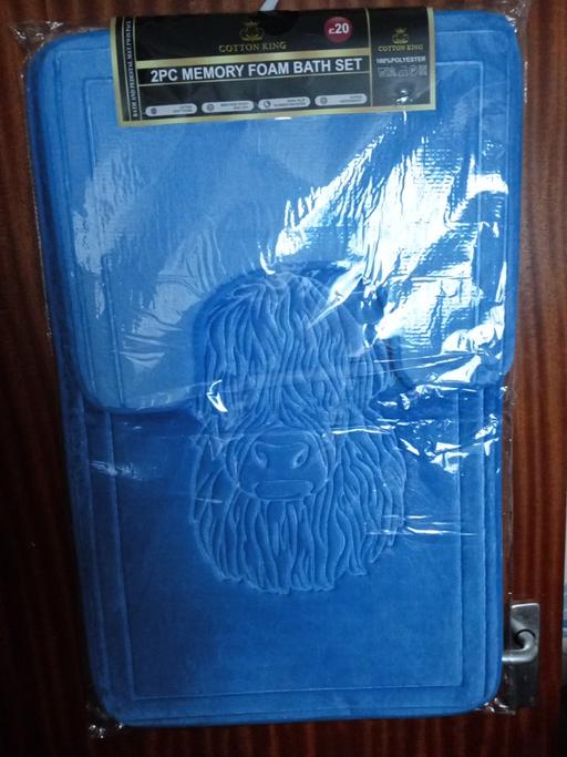  — brand new BATH MAT SET