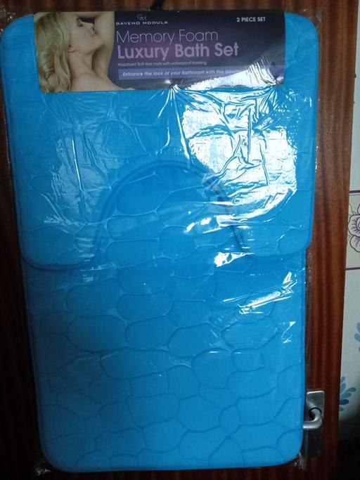  — brand new 2 PC BATH MAT SET