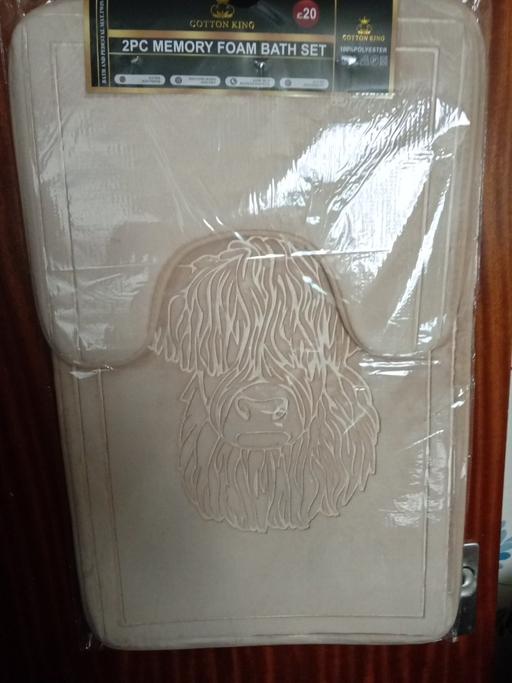  — brand new BATH MAT SET