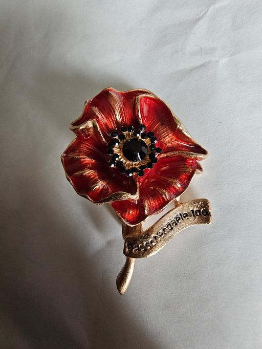  — brooch poppy