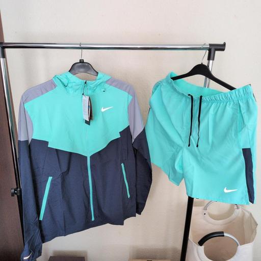  — Nike UV Packable Windrunner Jacket & Shorts M