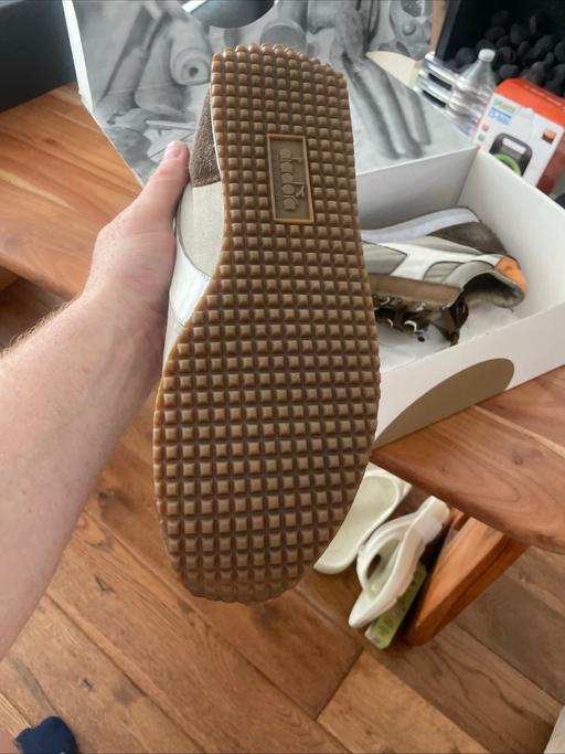  — Men’s trainers size UK 11.5