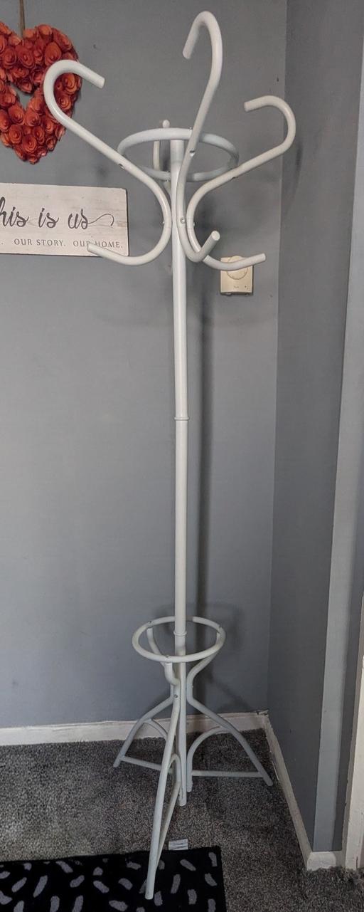  — coat stand