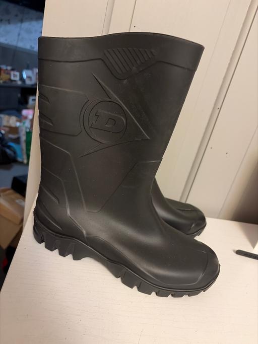  — Dunlop wellies
