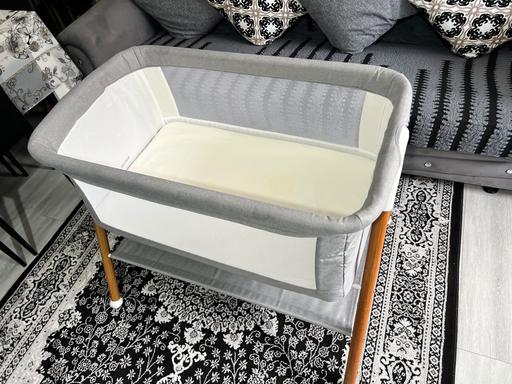  — Baby bassinet bedside crib - like new