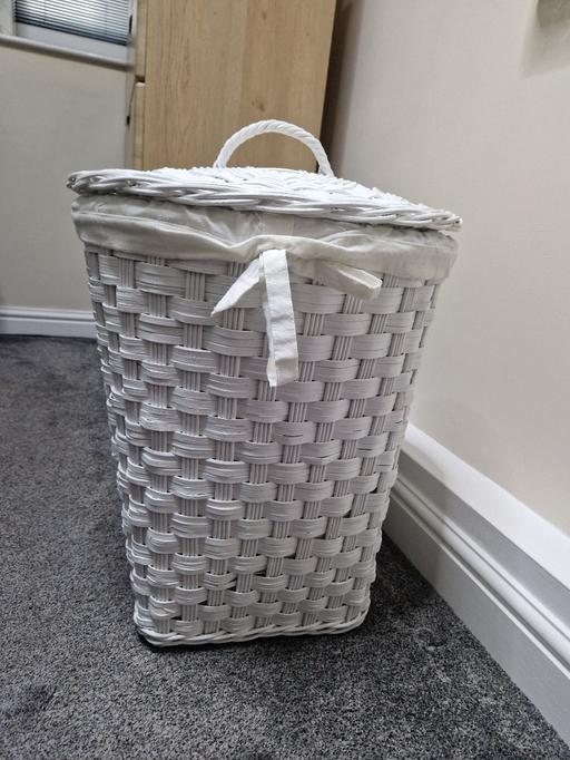  — M&S Large white wicker linen basket