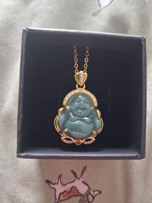 — little jade pendant 6..5g jade not real gold