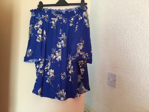  — River Island Cold Shoulder Top Size 18