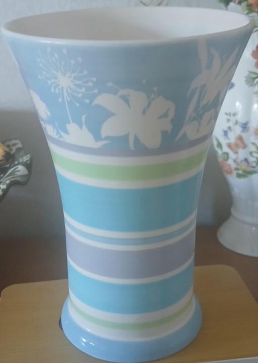  — Vase )