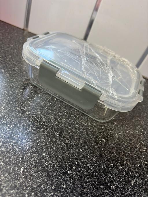  — Small glass tub