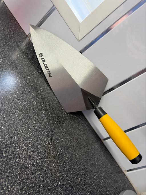  — Blostm trowel