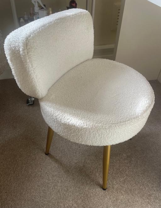  — Dressing stool