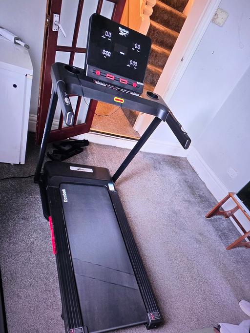  — Reebok Folding Treadmill Jet 100z