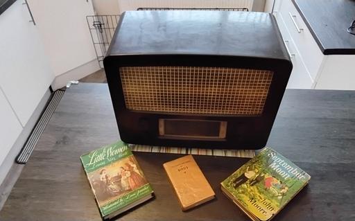  — vintage radio rentals model 204 valve radio