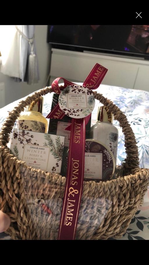  — Gift set
