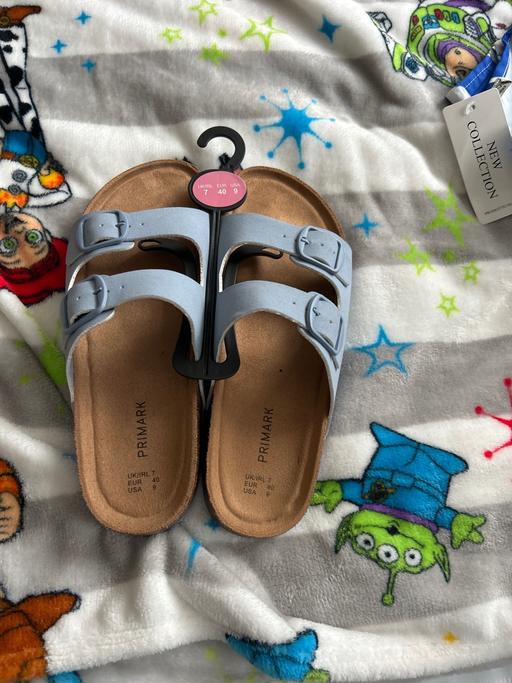  — Ladies sandles
