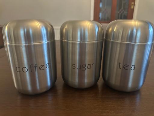  — Tea container