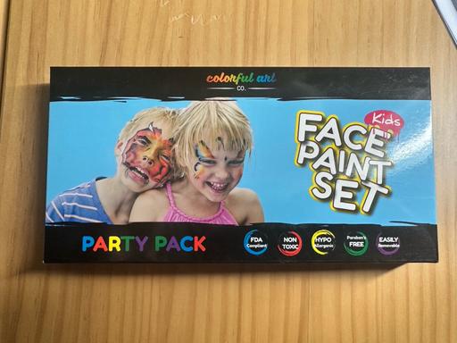  — Colourful kids face painting set