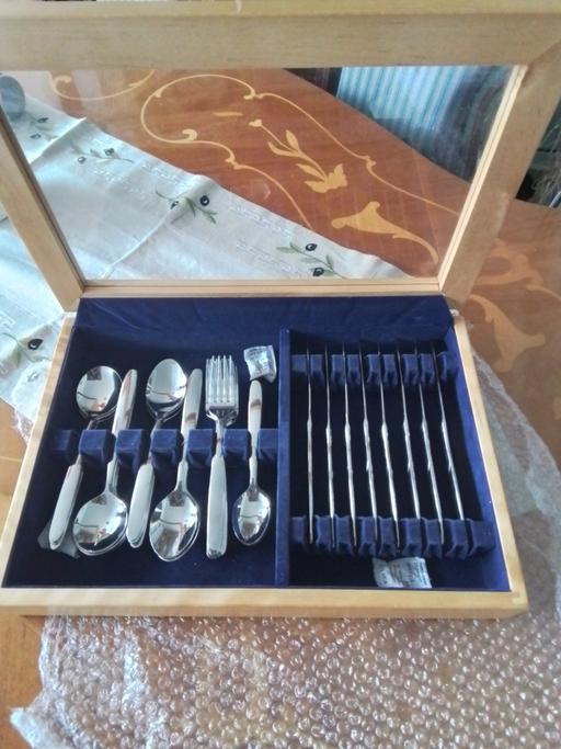  — Viners cutlery set