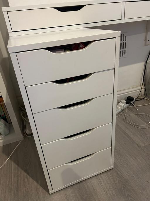  — vanity with side drawers and mirror