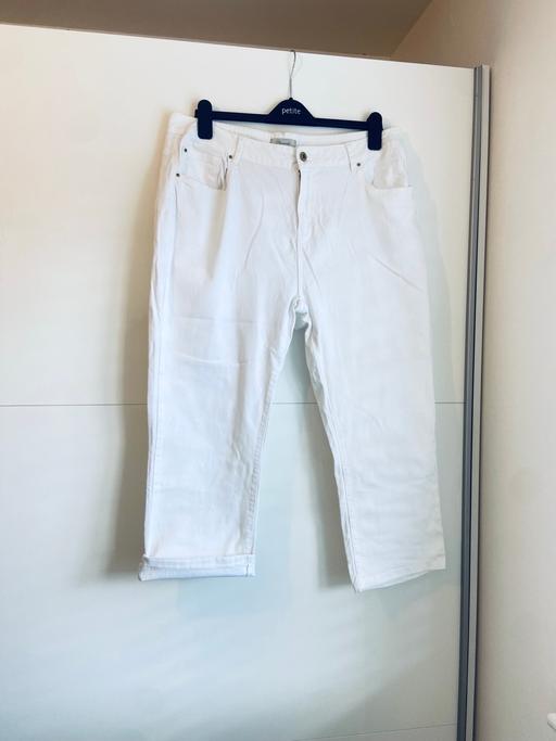  — (18) PEACOCKS CROPPED WHITE JEANS