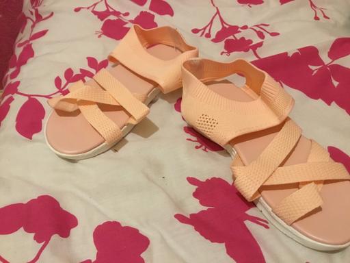 — Ladies new Sandals size 6 No offers