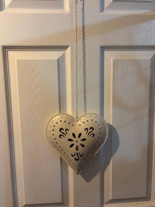  — Hanging metal heart