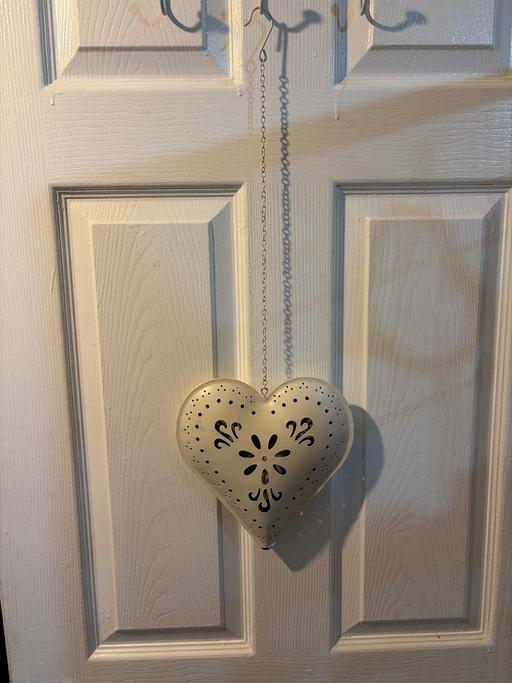  — Hanging metal heart