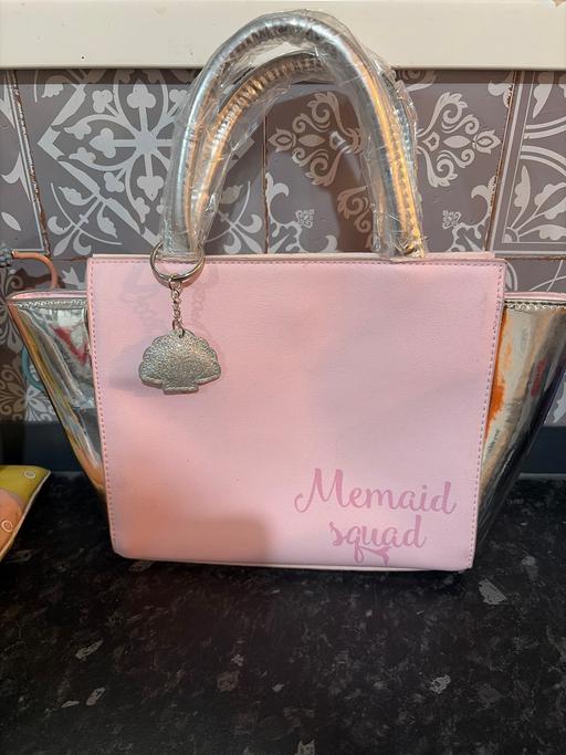  — Girls bag