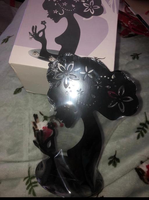 — Jewellery holder