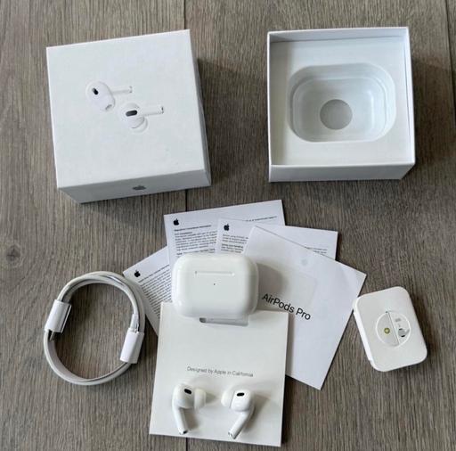  — Headsets earbuds