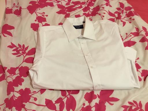  — Men’s new White Shirt size S no tags on