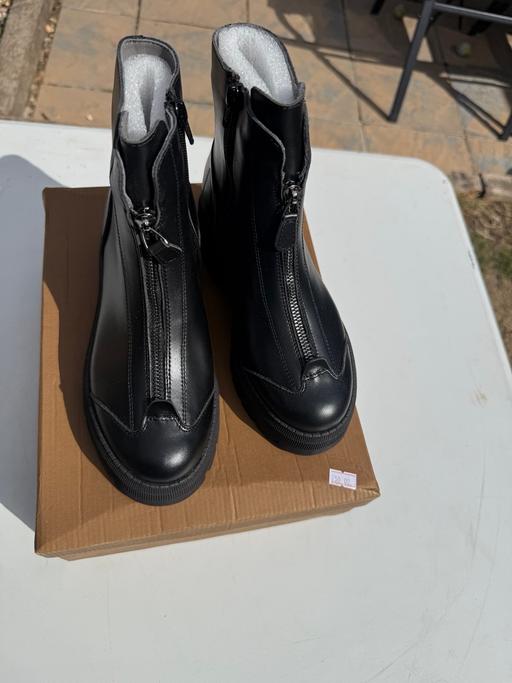  — Natural leather autumn ankle boots