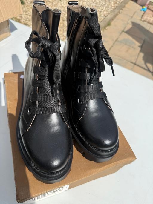  — Natural leather autumn ankle boots