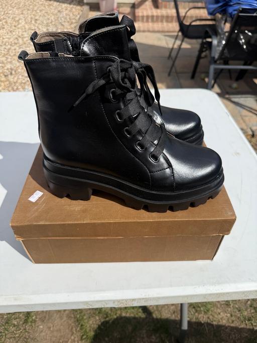  — Natural leather autumn ankle boots