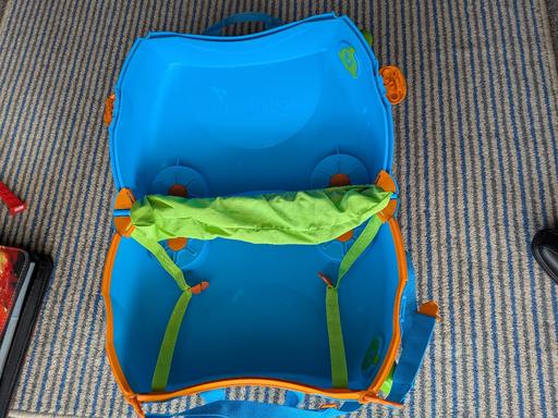  — kids Luggage Trunki
