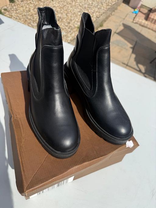  — Natural leather autumn ankle boots