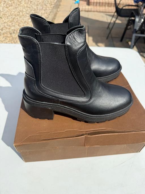  — Natural leather autumn ankle boots
