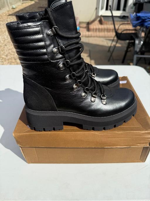  — Natural leather autumn ankle boots