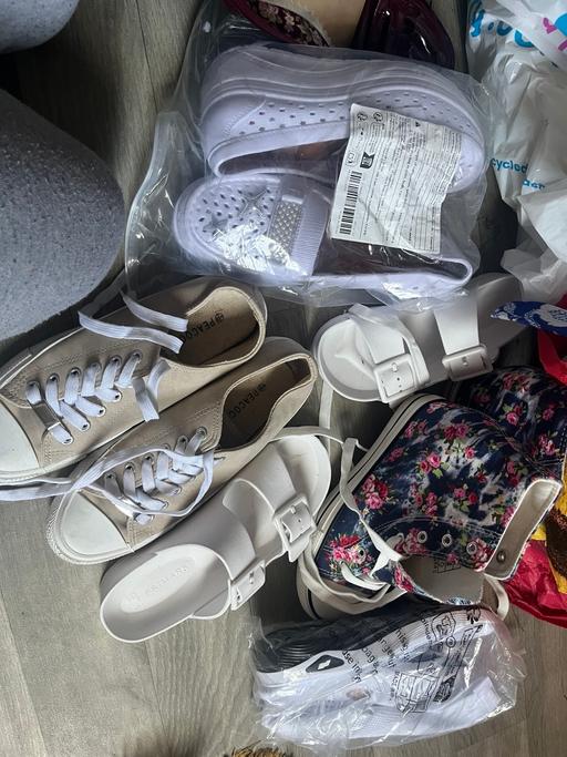  — 16 pairs of shoes size 4 through to 7