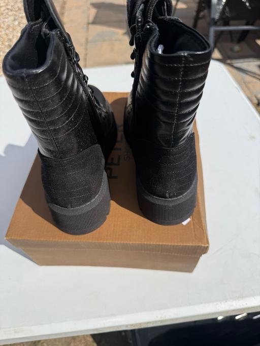  — Natural leather autumn ankle boots