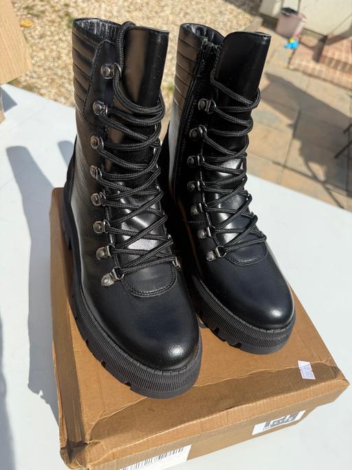  — Natural leather autumn ankle boots
