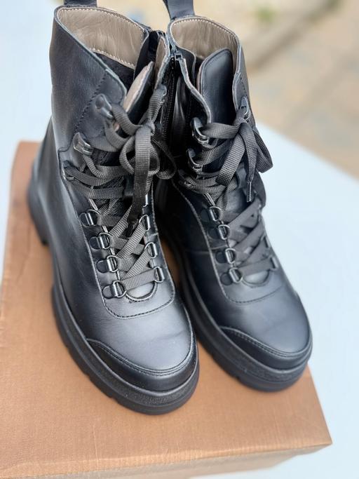  — Natural leather autumn ankle boots
