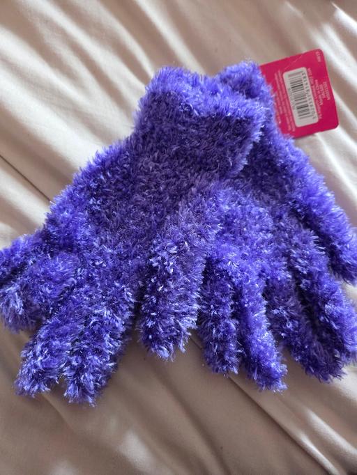  — gloves