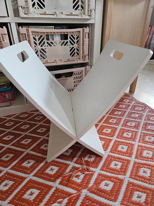  — magazine rack holder
