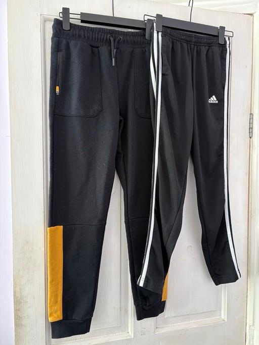  — 2 pairs jogging bottoms