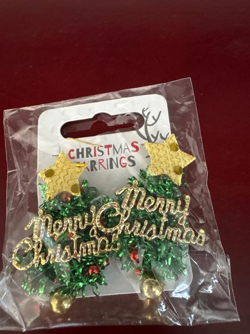  — Christmas earring